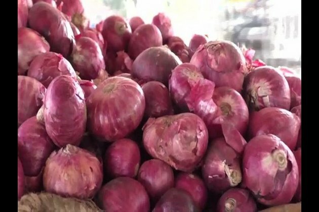 Amidst surging onion prices, MMTC places fresh order for 4,000 tonnes