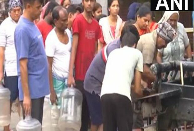 Residents struggle to get water amid ongoing water crisis in Delhi