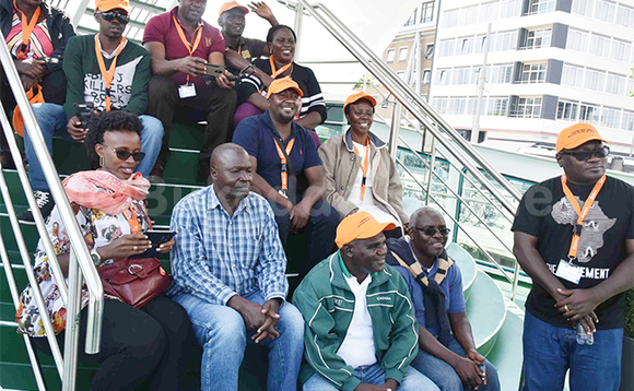 Abamu ku bawanguzi nga bali e Budaaki. Owookubiri ku ddyo ye Kabushenga akulira Vision Group. Abamu ku bawanguzi nga bali e Budaaki. Owookubiri ku ddyo ye Kabushenga akulira Vision Group.