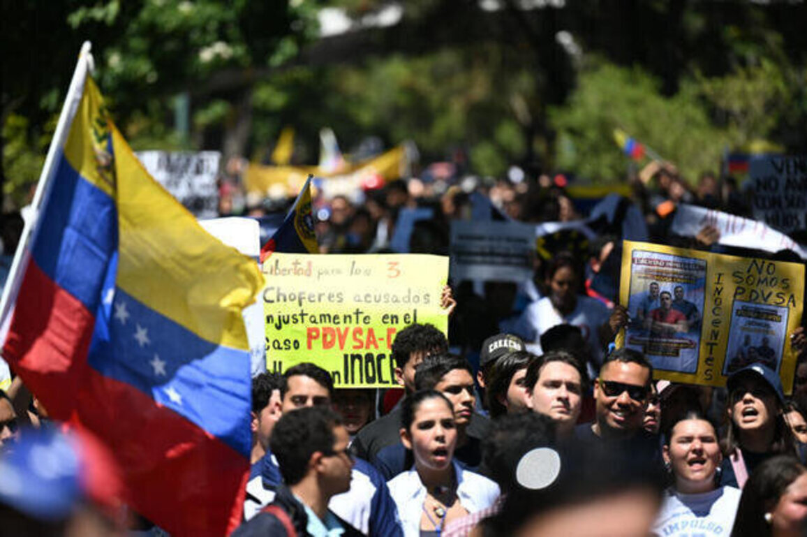 Thousands of Venezuelans stage march for end to repression