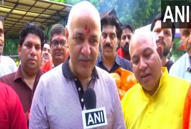 On Bail AAP leader Manish Sisodia offers prayers at Kalkaji Temple in Delhi