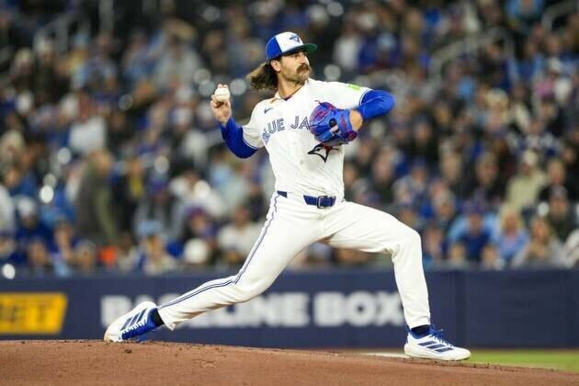 Blue Jays visit White Sox in rare road trip to start season