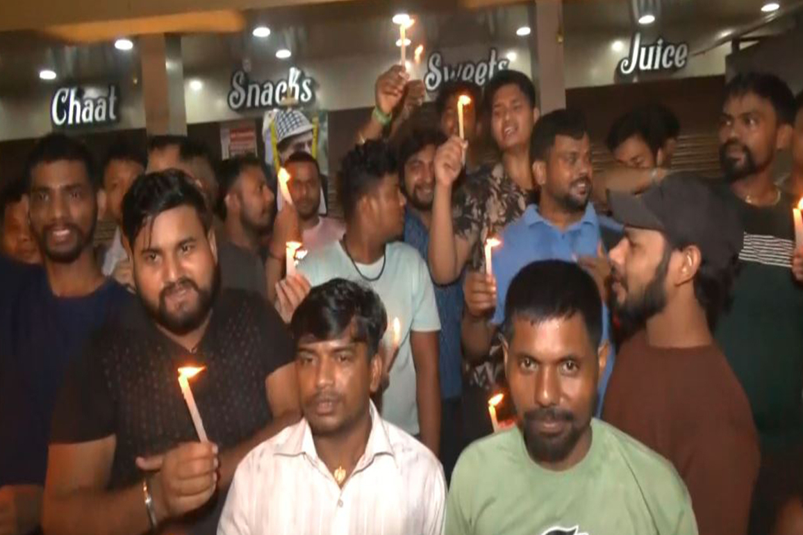 Fans light candles, pay homage to singer Zubeen Garg in Guwahati