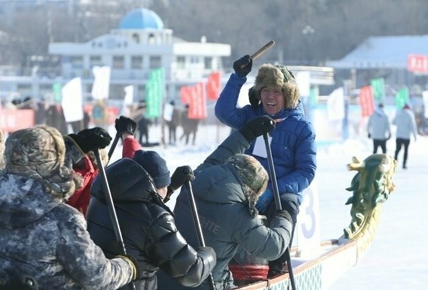 Harbin residents embrace winter fun on ice