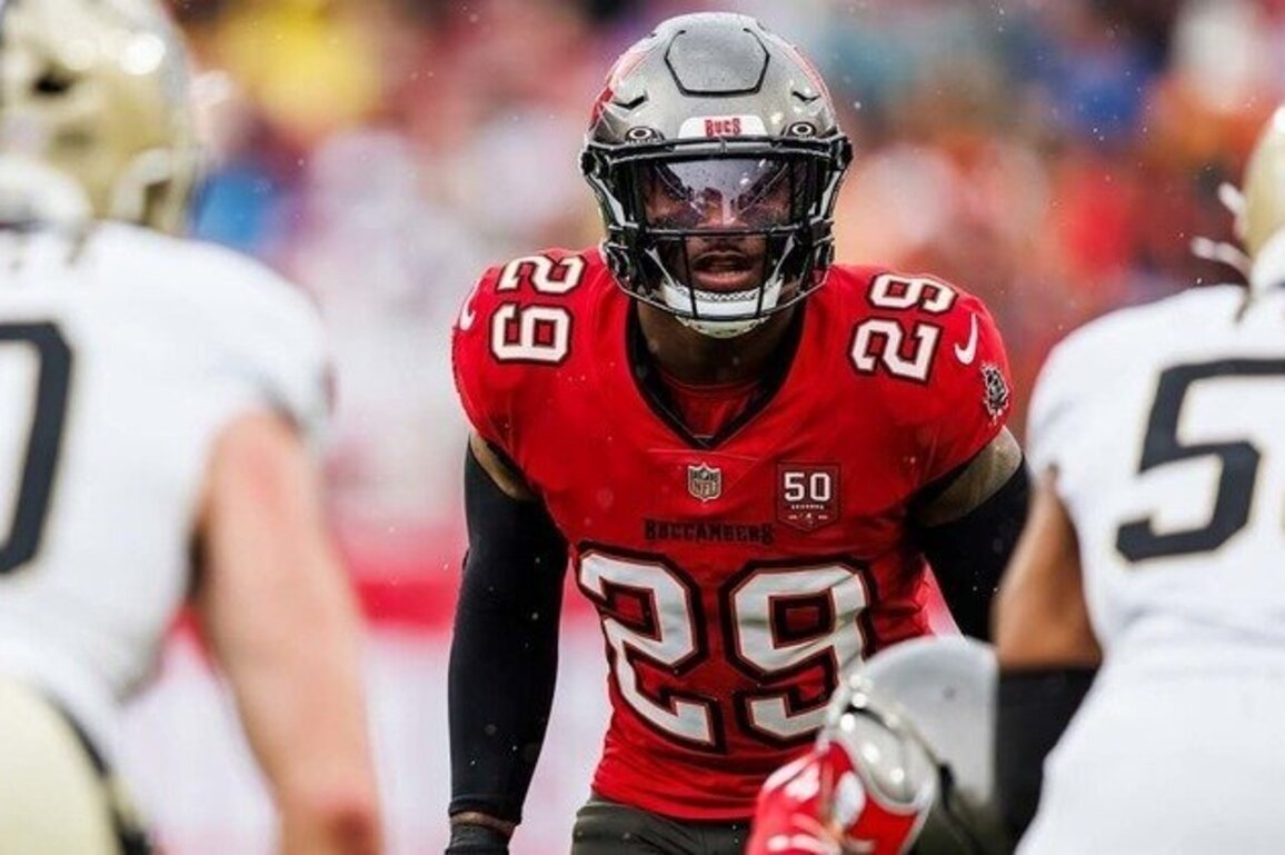 Bucs' Release Week 18 Depth Chart: Christian Izien Gets the Call