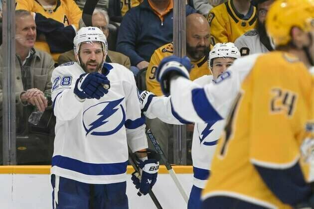 Zemgus Girgensons' breakout helps Lightning pull past Predators