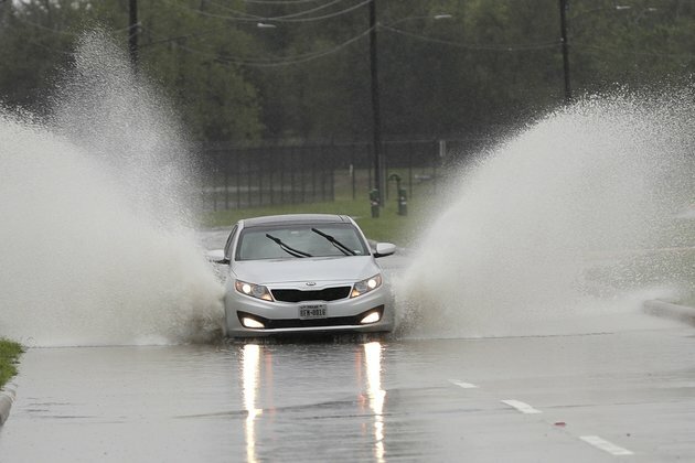 Bermuda Battens Down for Category 3 Hurricane Humberto