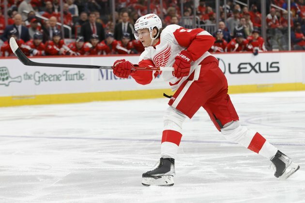 Islanders bring nine-game losing streak to Detroit