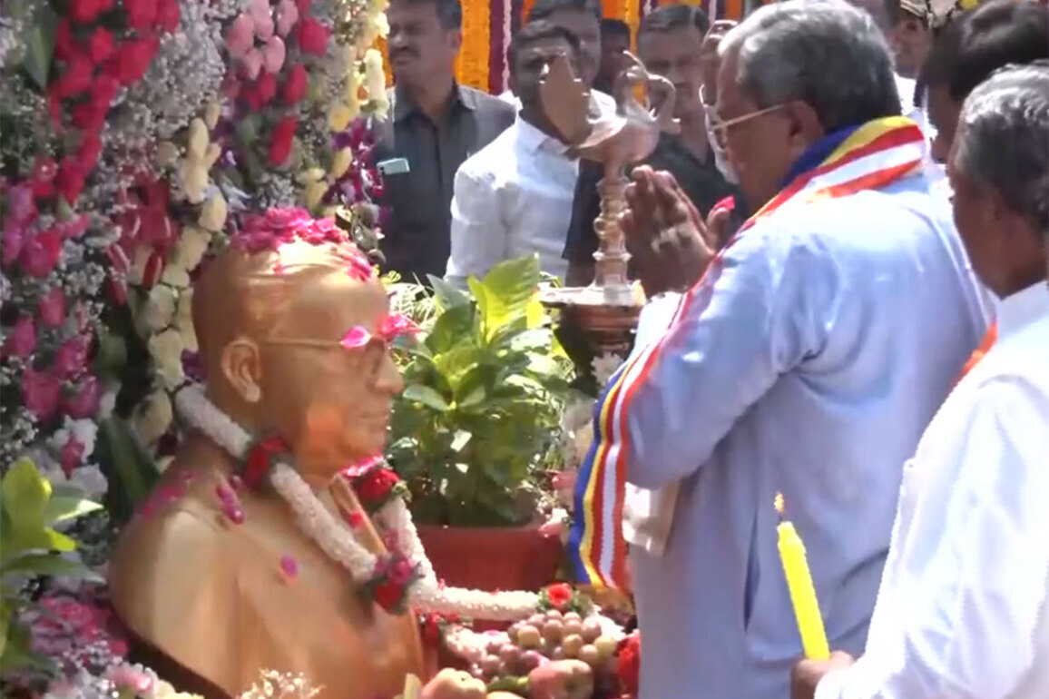 CM Siddaramaiah pays floral tribute to BR Ambedkar on his 135th birth anniversary