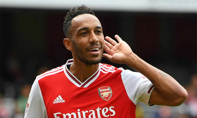 Premier League's Golden Boot race hots up