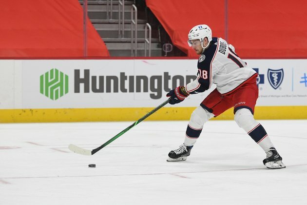 Distracted Jackets host Lightning in home opener