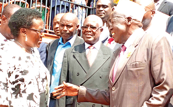 Gen. Moses Ali (ku ddyo) ne minisita Monica Ntege Azuba (ku kkono) mu kuggulawo olukuhhaana. Gen. Moses Ali (ku ddyo) ne minisita Monica Ntege Azuba (ku kkono) mu kuggulawo olukuhhaana.