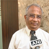 "India will be the largest beneficiary of cooling global oil prices," says stock market expert Sunil Shah