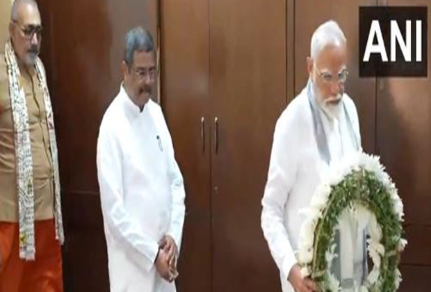 PM Modi pays last respects to former Union Minister Debendra Pradhan