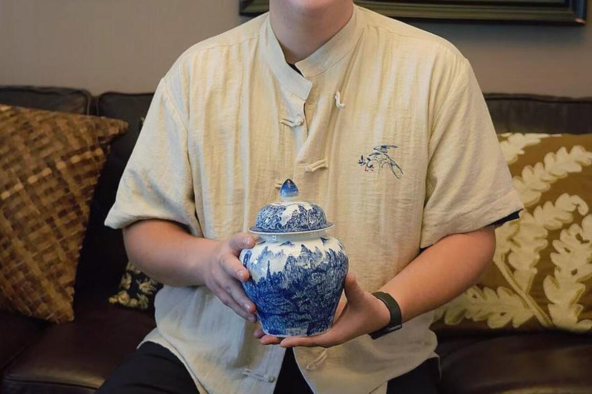 Spanish potter crafts dream in China's "porcelain capital"