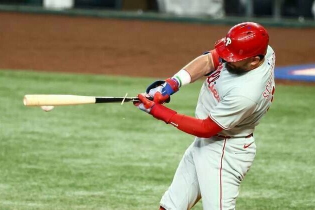 Kyle Schwarber's 42nd HR caps rally as Phillies get past Reds