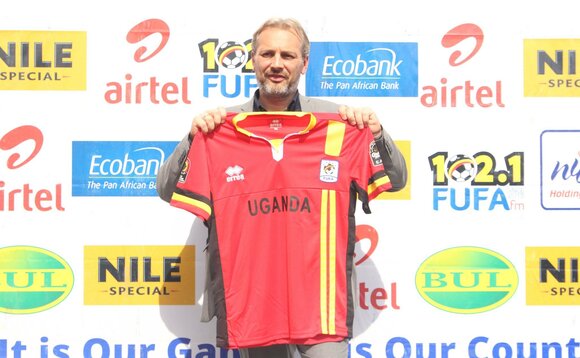 Omutendesi wa Uganda Cranes omuggya, Sebastien Desabre ng'alaga omujoozi gw'obutendesi bwa Uganda Omutendesi wa Uganda Cranes omuggya, Sebastien Desabre ng'alaga omujoozi gw'obutendesi bwa Uganda
