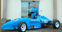 Roman sponsors Whitaker – Britain's female racer