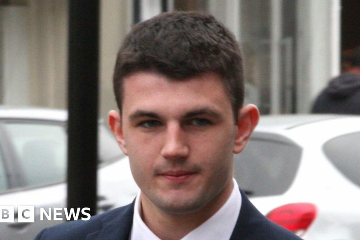 Teenager admits causing fatal crash on A977