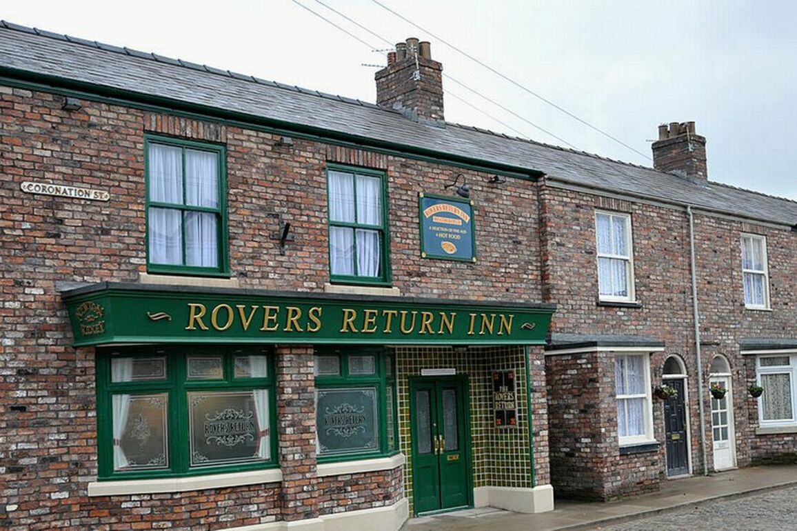 Coronation Street star says fellow actor is 'so good' as she asks 'is this real'