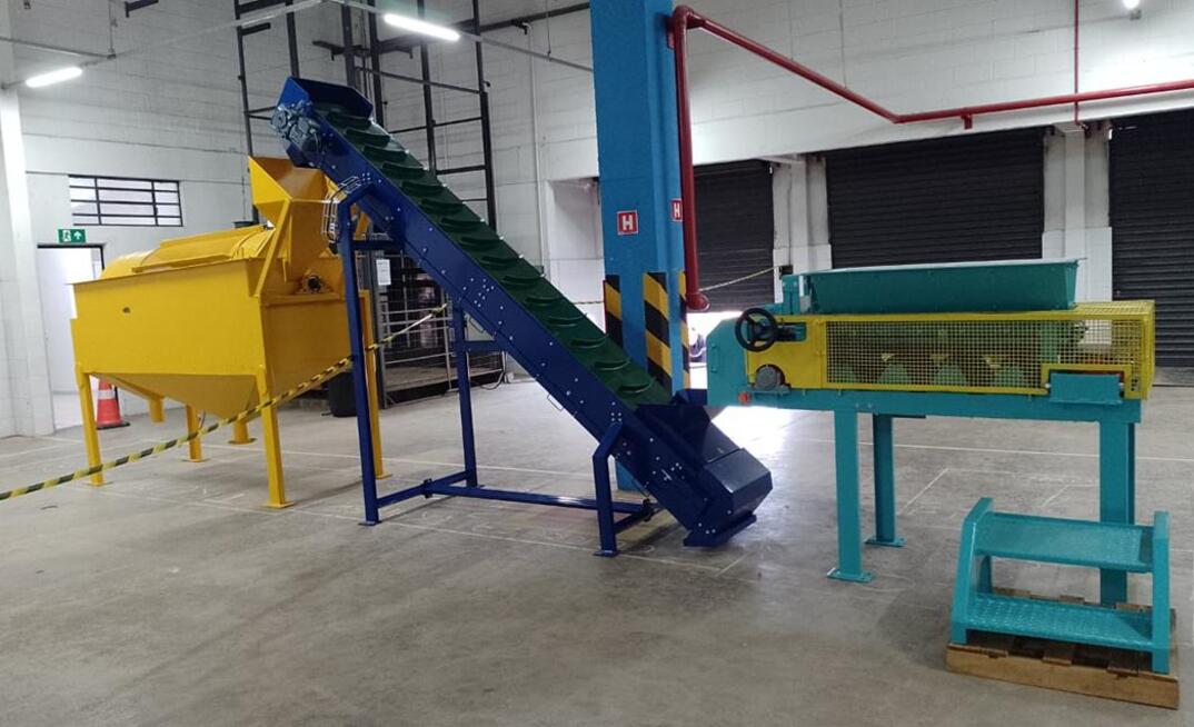 A trommel, conveyor and feeder for the pilot plant