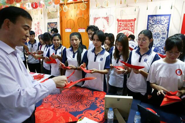 Chinese paper art comes alive in Myanmar's Yangon