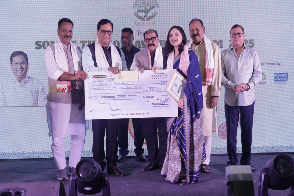 Union Minister Sarbananda Sonowal confers Sons of the Soil Award to five emerging achievers from Assam