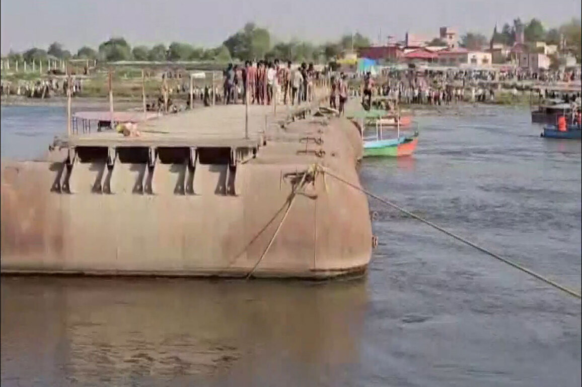 Mathura boat accident: 10 dead after vessel hits pontoon bridge in Yamuna