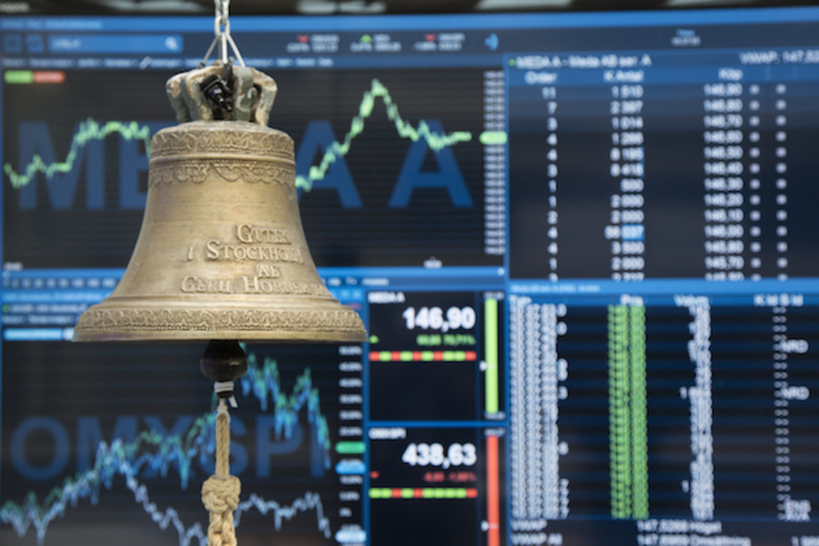 Technology stoicks pave way for higher Wall Street close