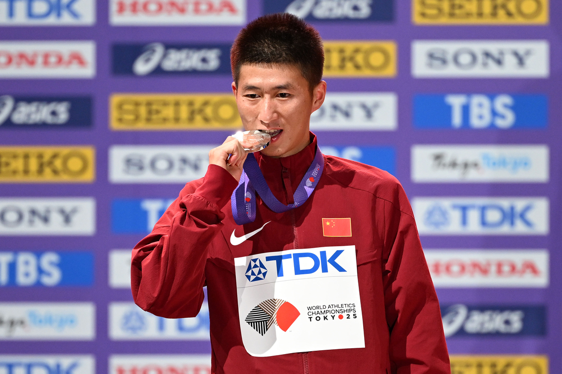 (SP)JAPAN-TOKYO-ATHLETICS-WORLD ATHLETICS CHAMPIONSHIPS-MEN'S 20KM RACE WALK-AWARDING CEREMONY