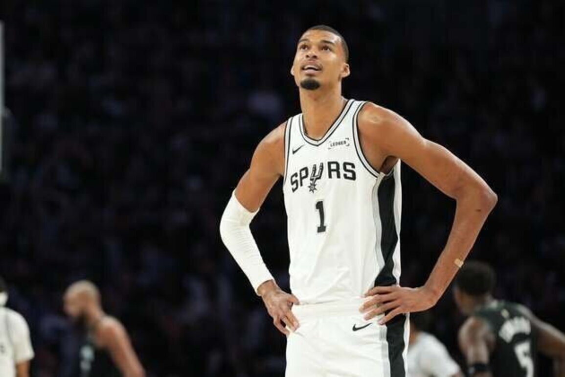 Spurs C Victor Wembanyama throws elbow, ejected from Game 4