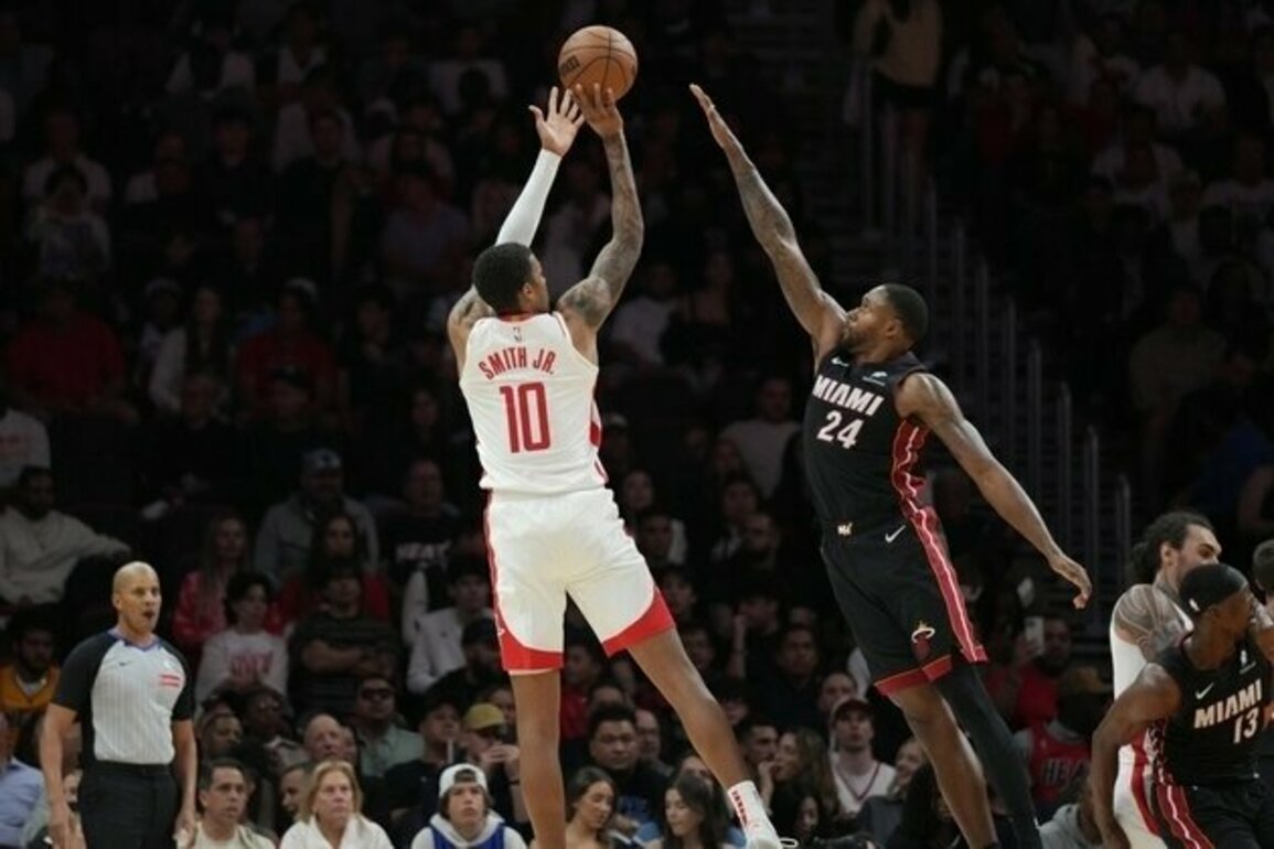 NBA roundup: Rockets get by Heat for 9th straight win