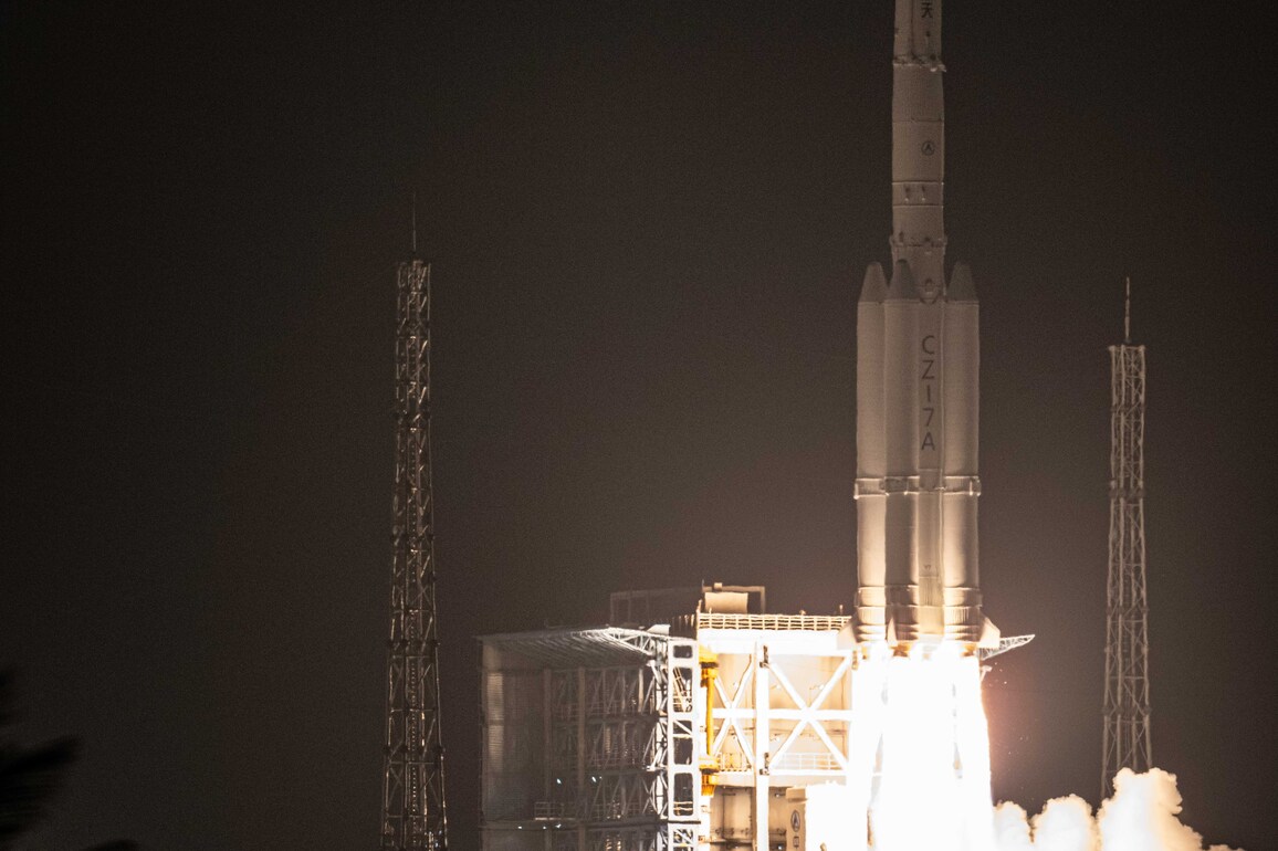 (EyesOnSci) CHINA-HAINAN-WENCHANG-SATELLITES-LAUNCH (CN)