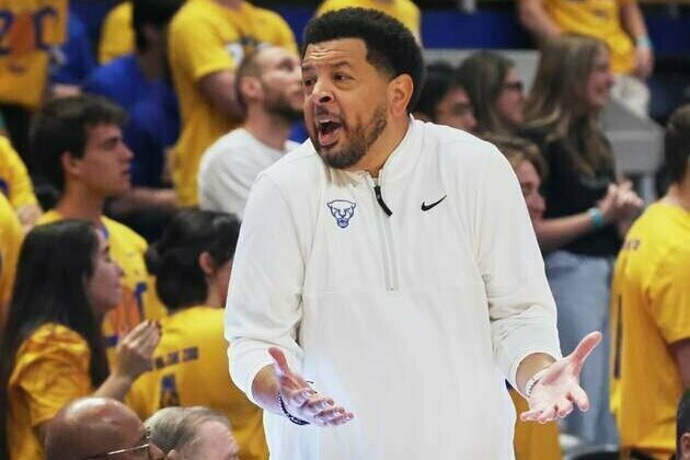 Pittsburgh pulls away late from Youngstown State