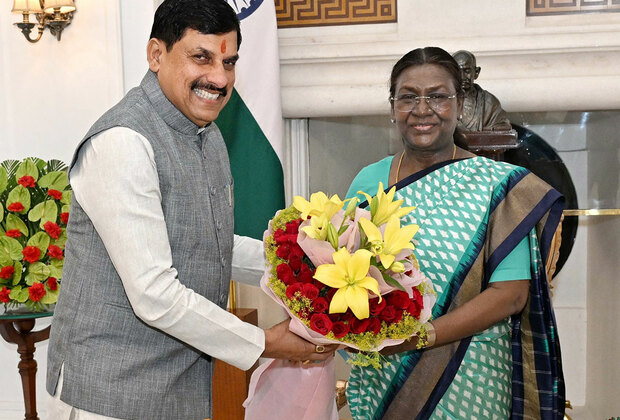 MP CM Mohan Yadav calls on President Droupadi Murmu, invites her to state