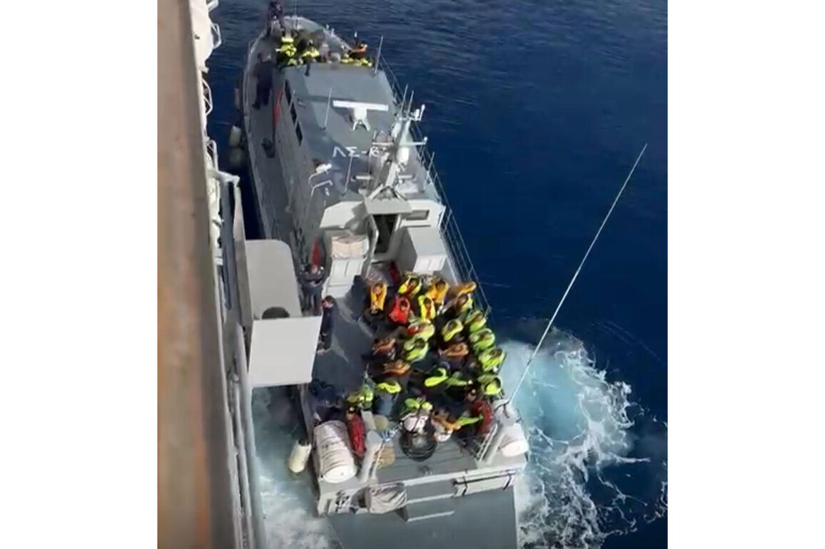 Israel calls Hamas-led-flotilla "provocation" as activists disembark in Crete
