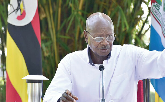 Pulezidenti Museveni ng’awa obubaka bw’omwaka 2020. Pulezidenti Museveni ng’awa obubaka bw’omwaka 2020.