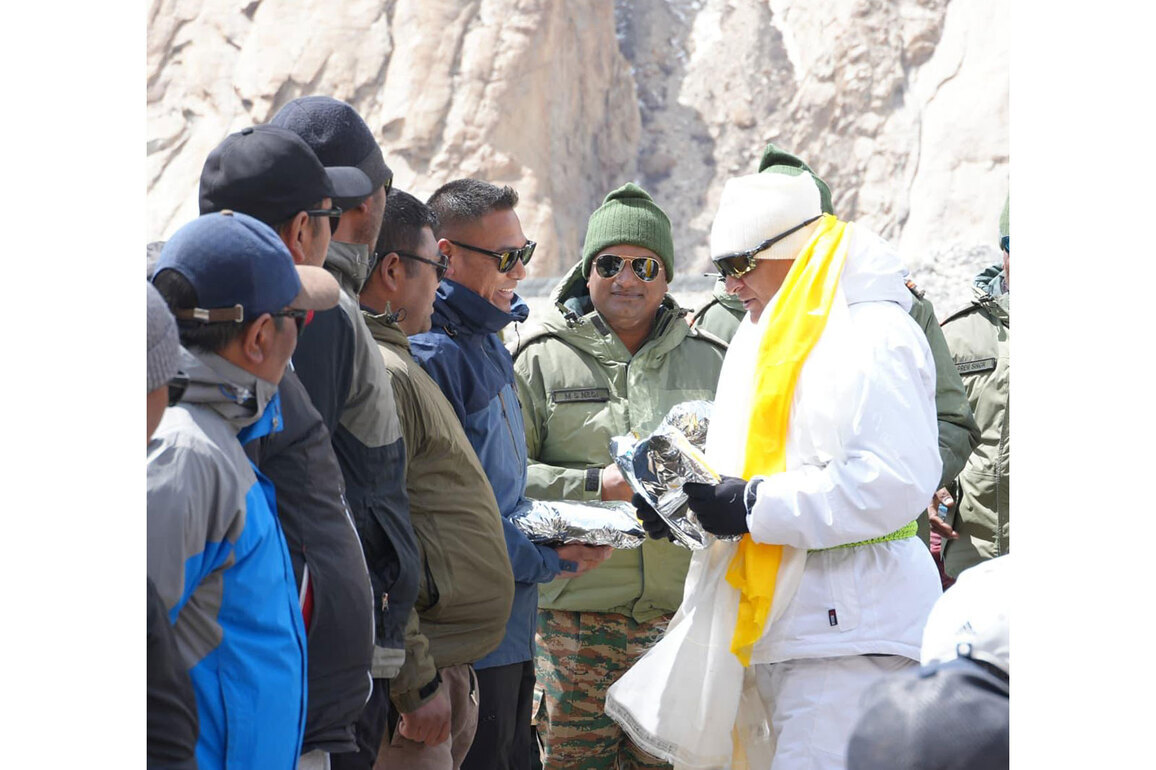 Army pays tribute to bravehearts on 42nd Siachen Day