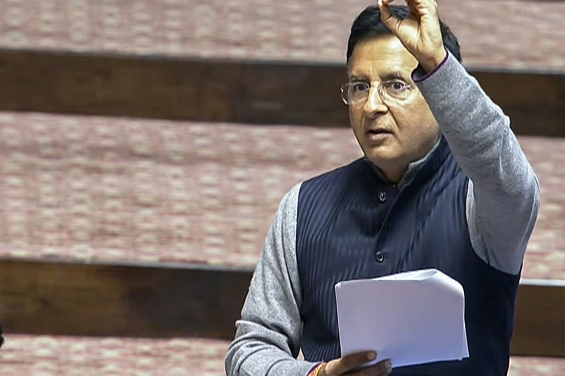Centre's debt for 2024-25 at Rs 185.95 lakh Cr, Cong MP Randeep Surjewala says "Karznirbhar Bharat"