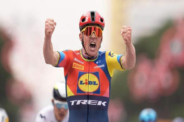 Mads Pedersen powers into Pink with Stage 1 win at Giro d'Italia, Mikel Landa crashes out, Thymen Arensman ships time
