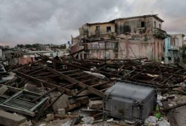 Havana hit by monster storm, four killed, 195 injured