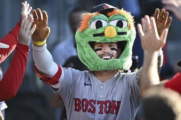 Soaring Red Sox bring new additions into White Sox series