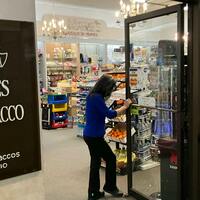 Opinion- In the ghost town of downtown St. Paul, some businesses are thriving. Why&quest;