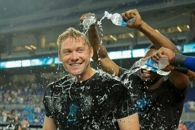 Marlins walk off Royals behind Kyle Stowers' huge night
