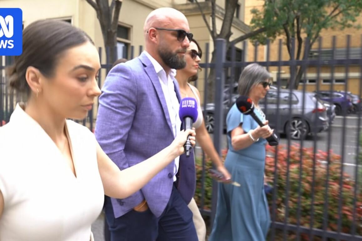 Former SA Police detective Matthew Thomson jailed for assaulting ex-wife