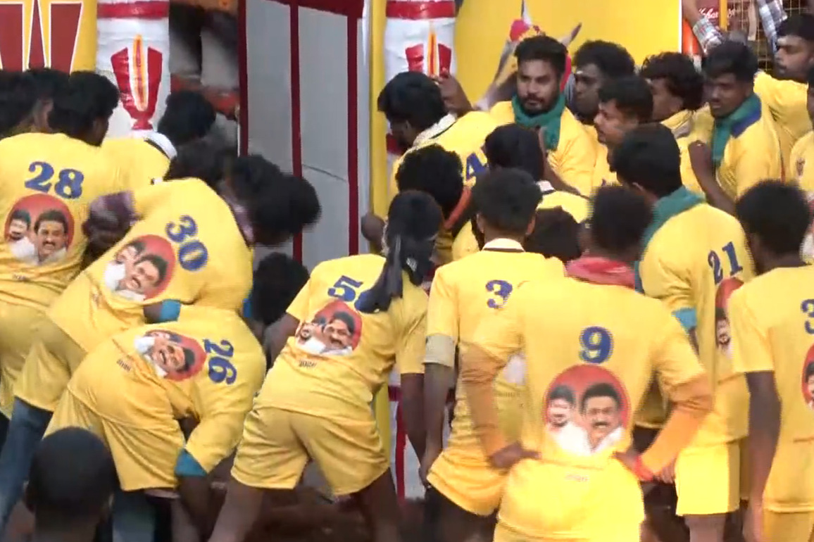 Jallikattu begins at Avaniyapuram as authorities ensure tight security and medical preparedness