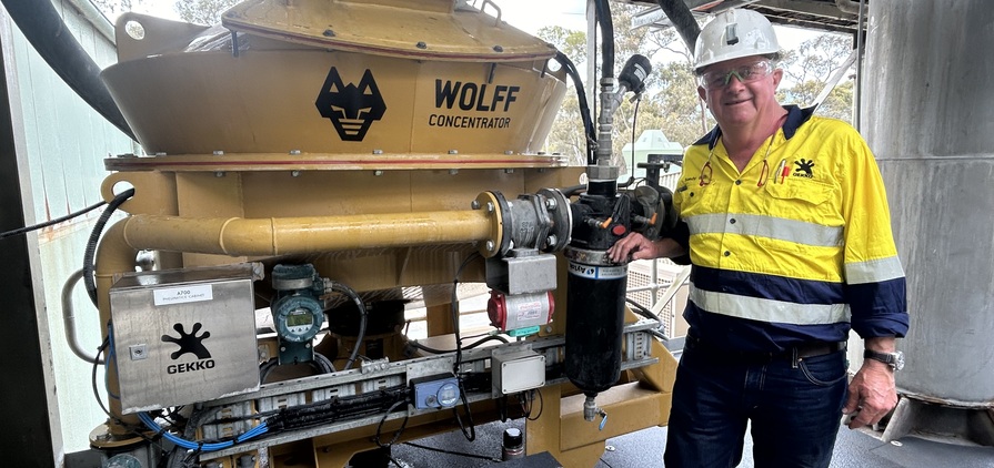 Sandy Gray with the Wolff concentrator.