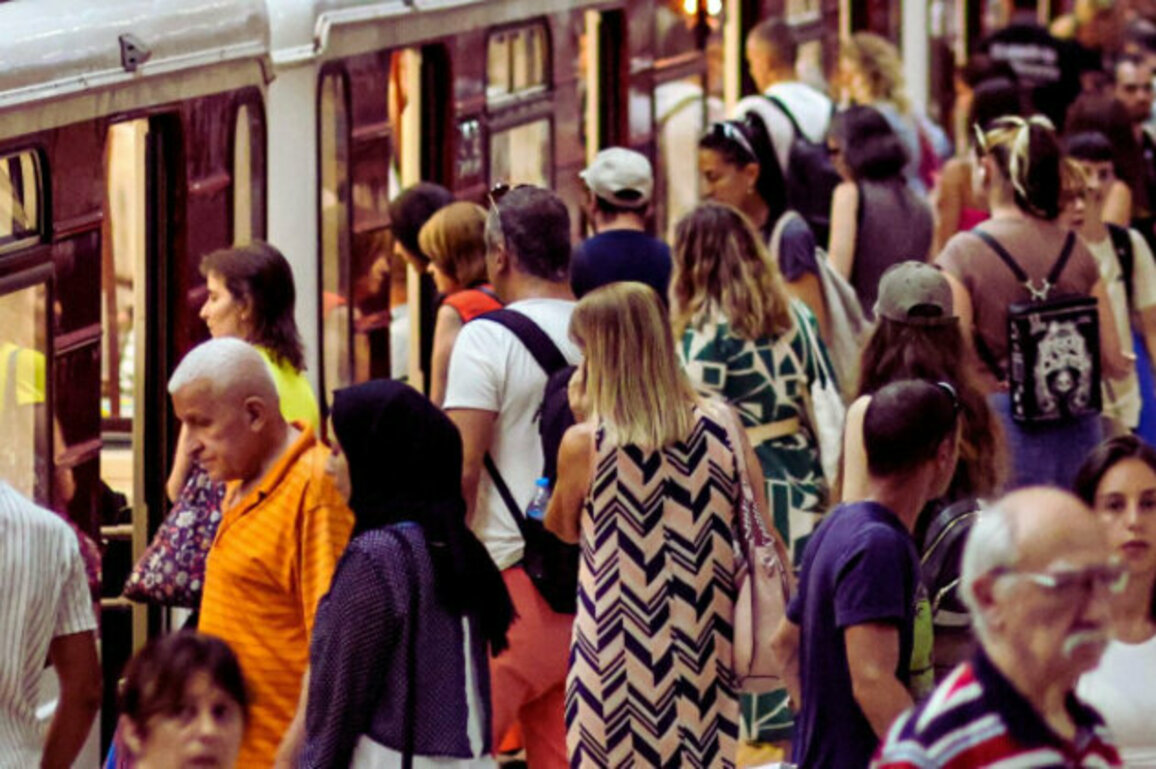 EU Population Aging: Bulgaria Ranks Second in Median Age