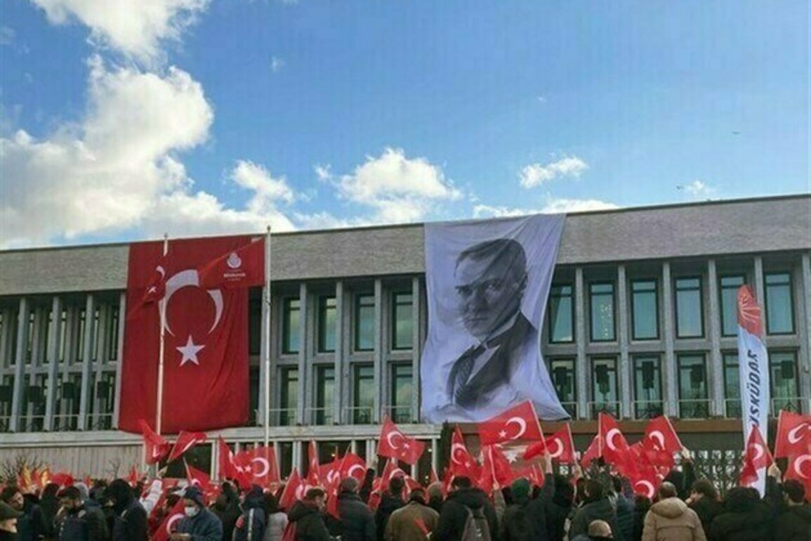 Turkish Opposition Politicians Scuffle with Police