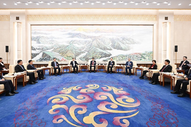 (TWO SESSIONS) CHINA-BEIJING-CPPCC-WANG HUNING-PRESS REPRESENTATIVES-VISIT (CN)